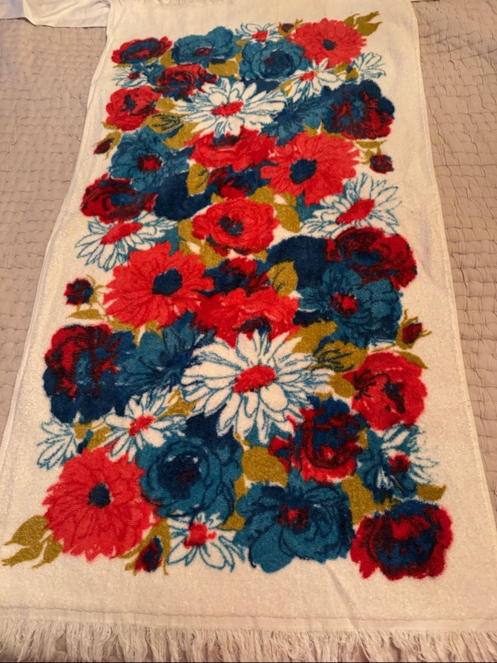 Floral Tassel Vintage Bath Towel in Red, Teal & White
